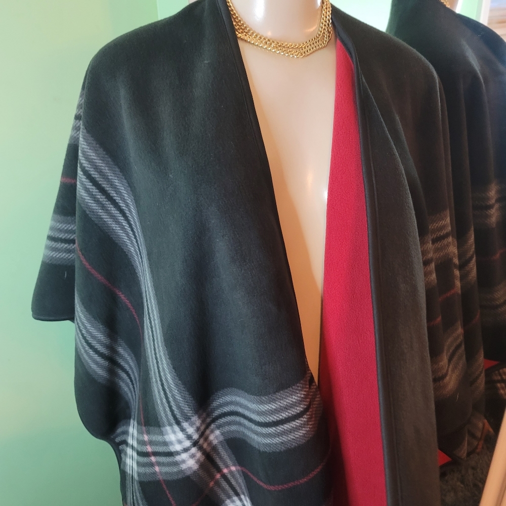 Black and Red " Ike Behar" One size fits all. Reversible Fashion Wrap